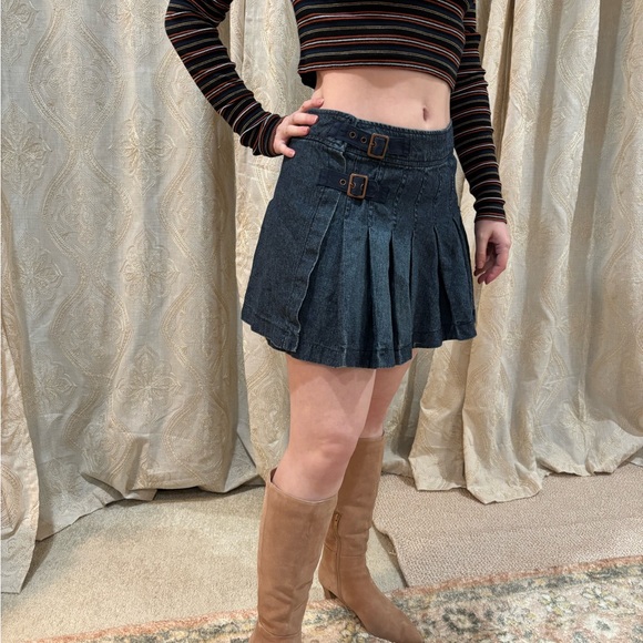Vintage denim low rise pleated mini skirt with buckles - Picture 2 of 5